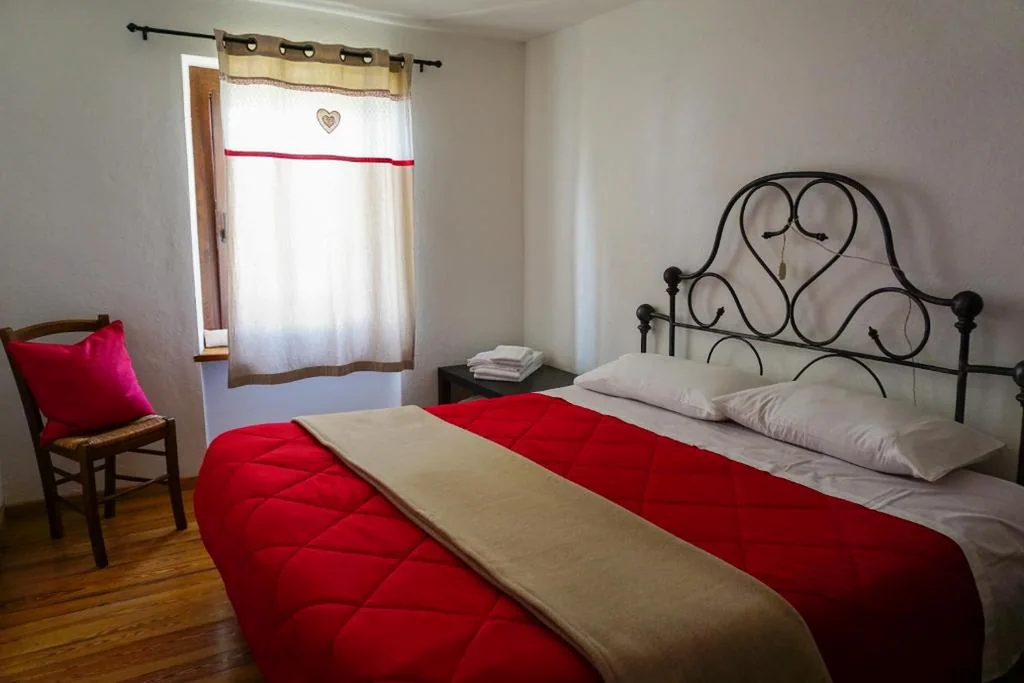 Camera Matrimoniale con Vista Montagna — Locanda e Ristoro MALETTO