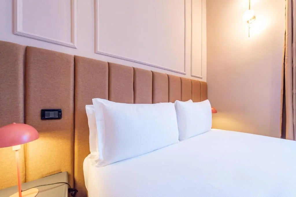 Camera Matrimoniale — Crescenzio 74 Boutique Guest House by Ghor
