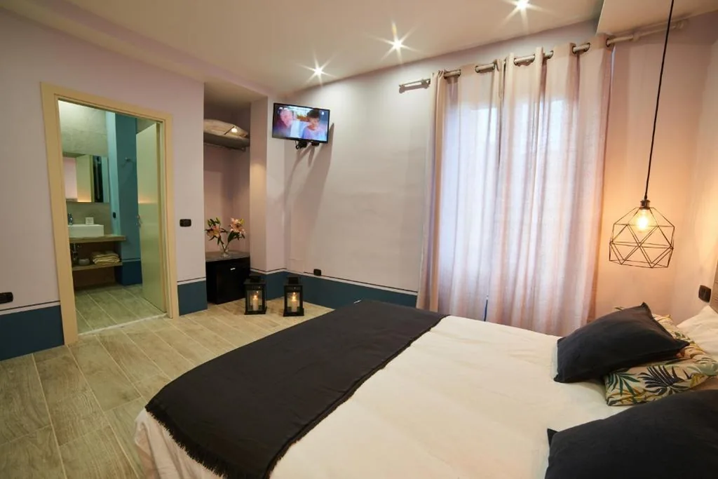 Camera Matrimoniale Deluxe (2 Adulti + 1 Bambino) — AL22 di piazza del Gesù