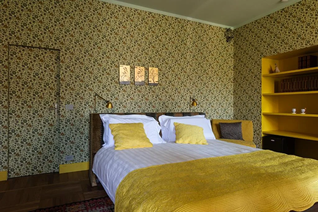 Deluxe Double Room (2 Adults + 1 Child) — Look To Viphouse