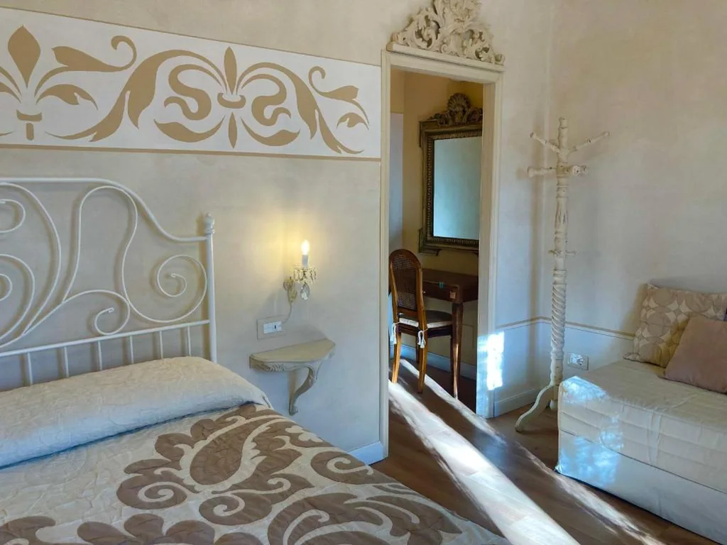Deluxe Double Room (2 Adults + 1 Child) — MANZONI37