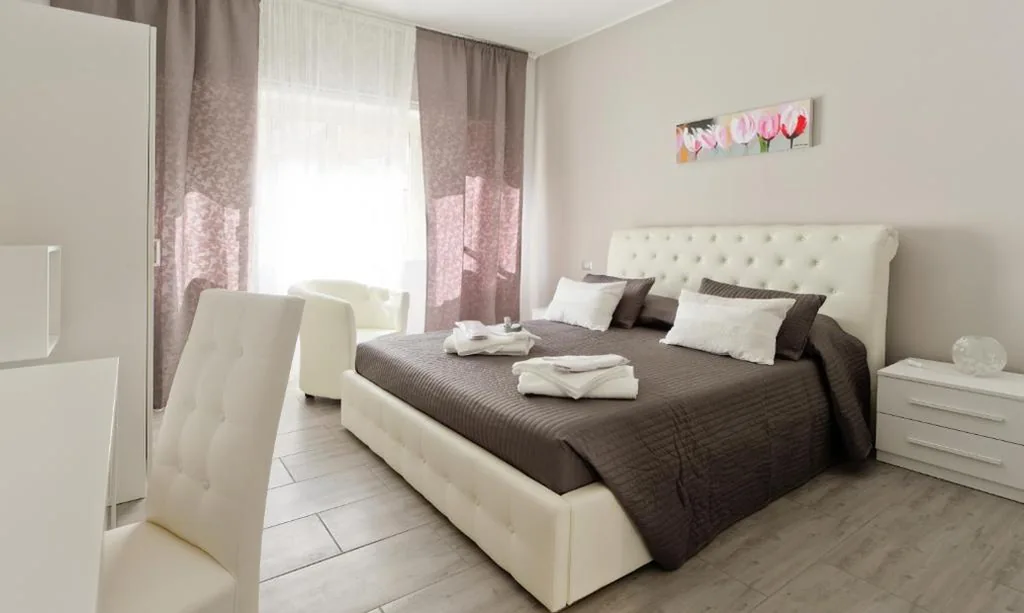 Camera Matrimoniale Deluxe (2 Adulti + 1 Bambino) — Pianeta roma 48