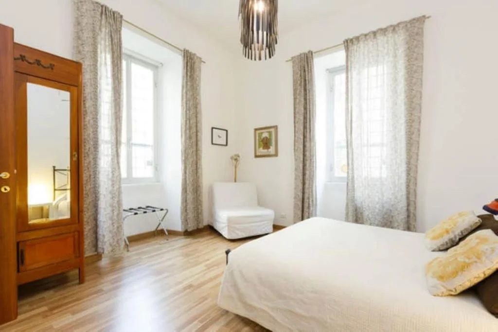 Camera Matrimoniale Deluxe (2 Adulti + 1 Bambino) — Rome Center Rooms