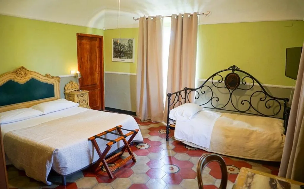 Deluxe Double Room (2 Adults + 1 Child) — Villa Pallavicini B&B