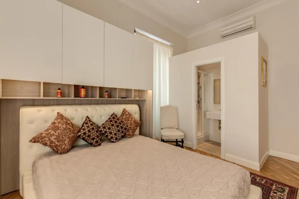 Double Deluxe Room 2 — Casa Claudia Giulio Cesare