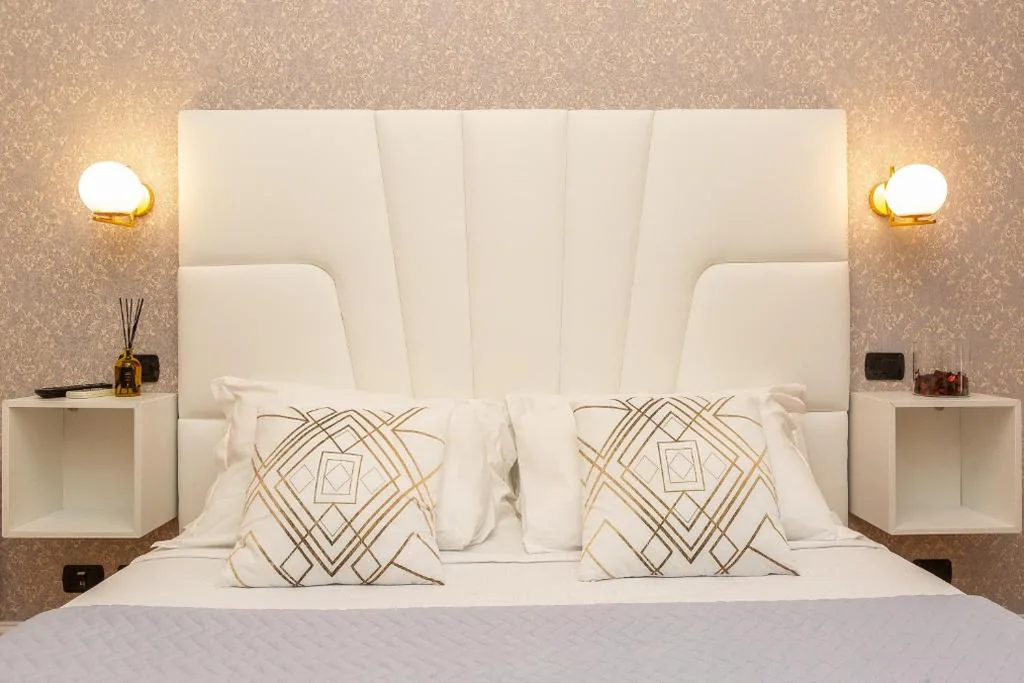 Deluxe Double Room — 52 Vespasiano Vatican Suites