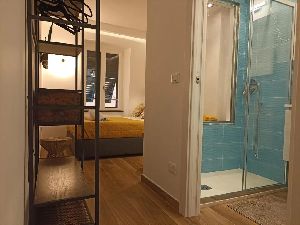 Camera Matrimoniale Deluxe — Al Porto 61 – Rooms for Rent