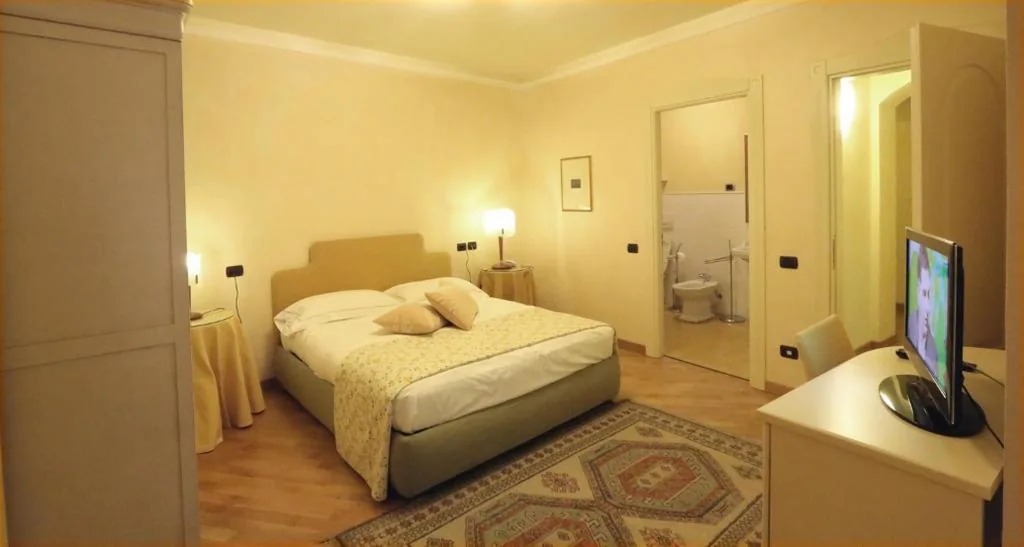 Camera Matrimoniale Deluxe — Albergo Castiglione Langhe