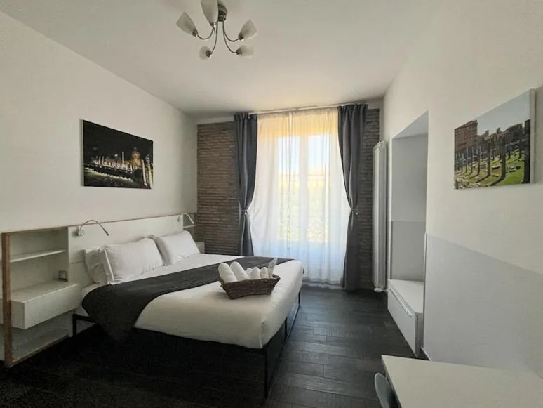 Deluxe Double Room — Arch Rome Suites