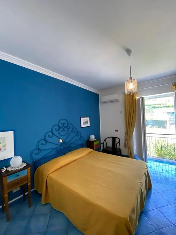 Camera Matrimoniale Deluxe — B&B Lunaponzese-Ponza centro