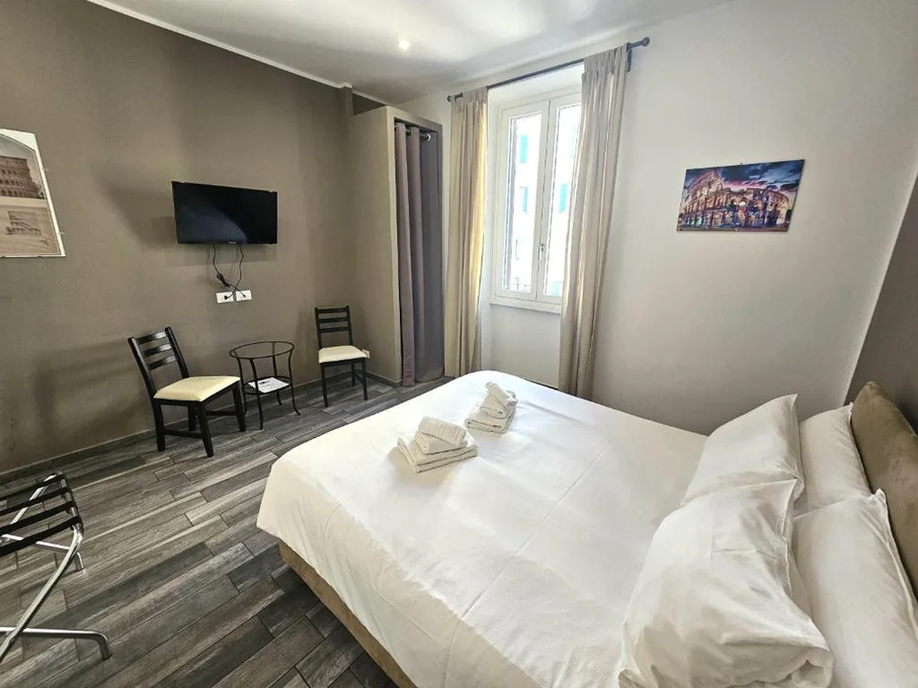 Deluxe Double Room — Bella Italia Mazzini