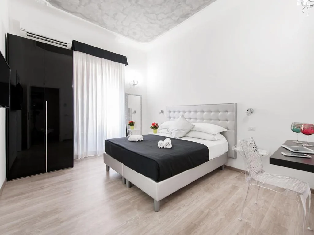 Deluxe Double Room — Black Rooms Colosseo