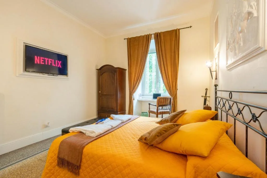 Deluxe Double Room — Capital Rooms