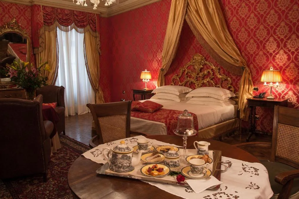 Camera Matrimoniale Deluxe — Castello di Guarene