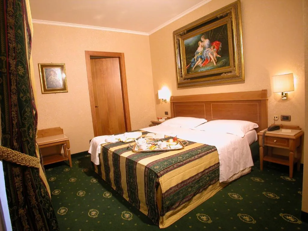Camera Matrimoniale Deluxe — Colonna Hotel
