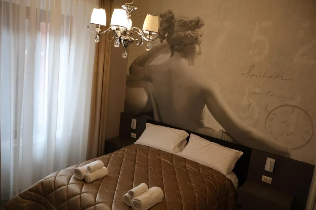 Camera Matrimoniale Deluxe — COLOSS IMPERIAL SUITE Guest House