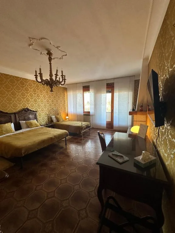 Camera Matrimoniale Deluxe con 1 Letto Supplementare — Casa di Martina