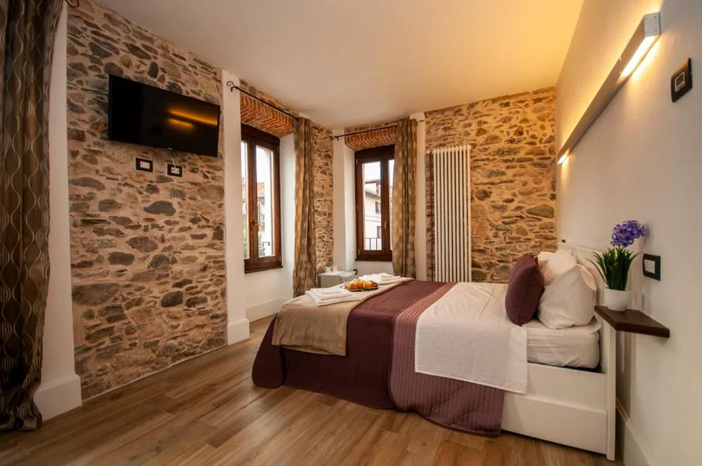 Deluxe Double Room with 1 Extra Bed — Casa Tabarini