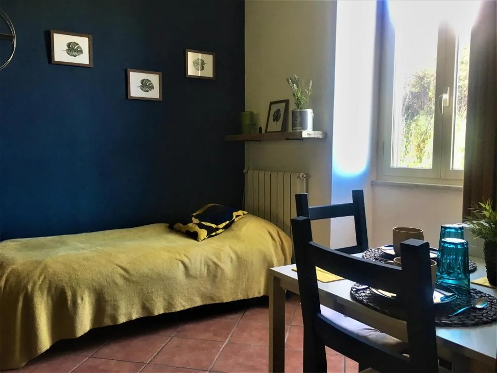 Deluxe Double Room with 1 Extra Bed — GuestArt Trastevere Station Room with AC