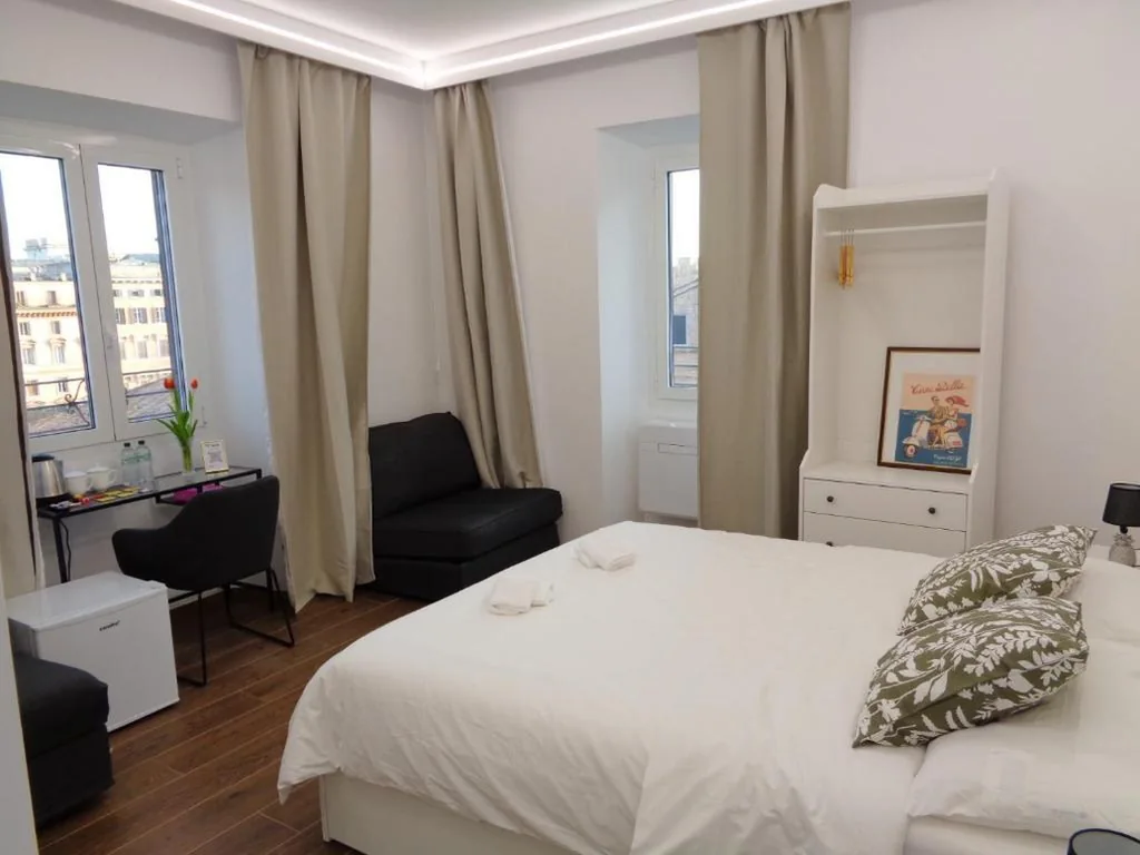Deluxe Double Room with 1 Extra Bed — Jumbo Inn