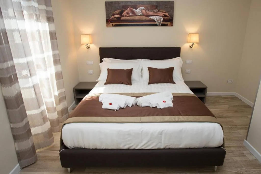 Camera Matrimoniale Deluxe con 1 Letto Supplementare — Leonardo Da Vinci Guest House