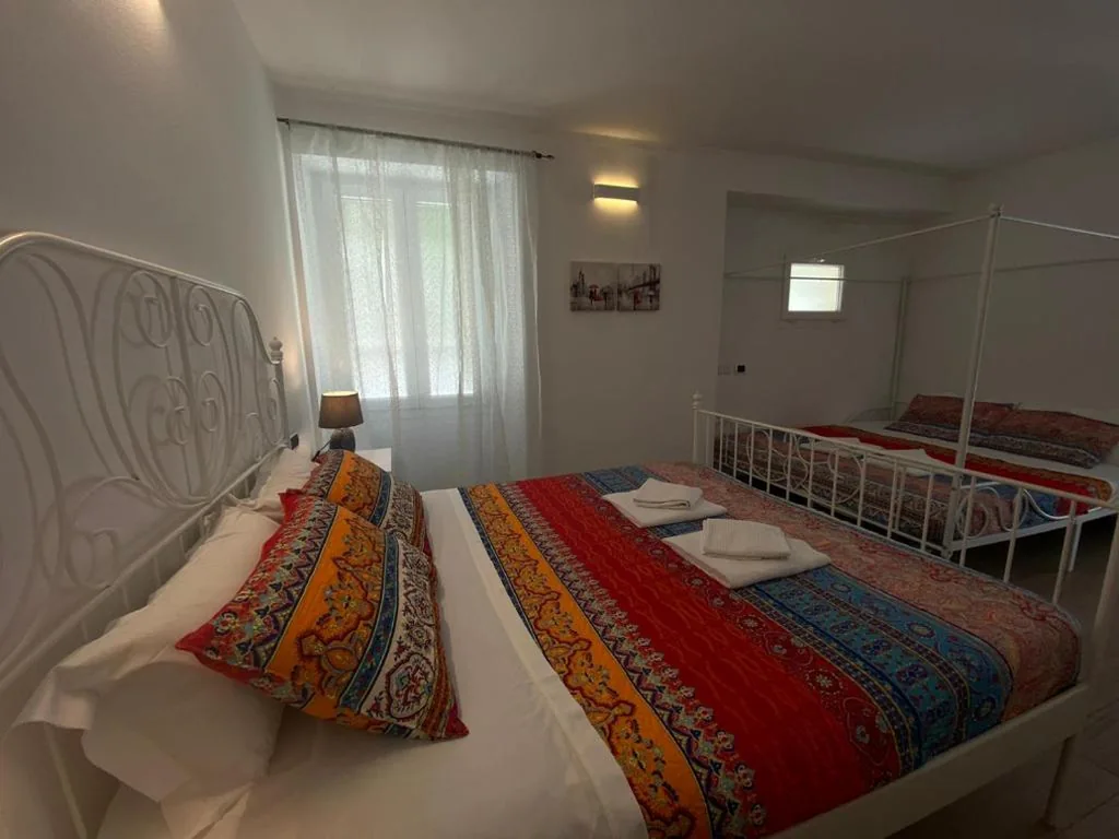Camera Matrimoniale Deluxe con 1 Letto Supplementare — Olimpo Affittacamere