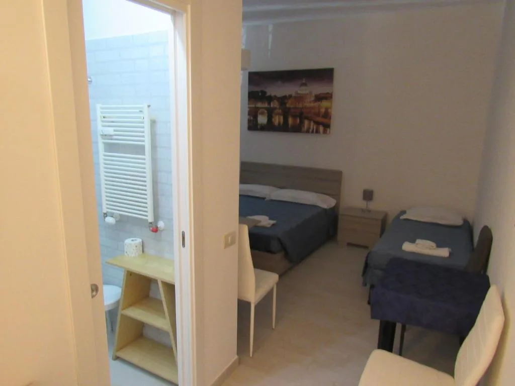 Deluxe Double Room with 1 Extra Bed — PIANETA ROMA 39