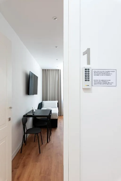 Double Deluxe Room with 1 Extra Bed — Roma Mia in Trastevere