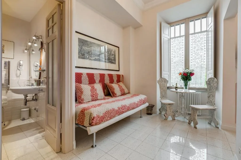 Camera Matrimoniale Deluxe con 1 Letto Supplementare — Rome Charming Suites