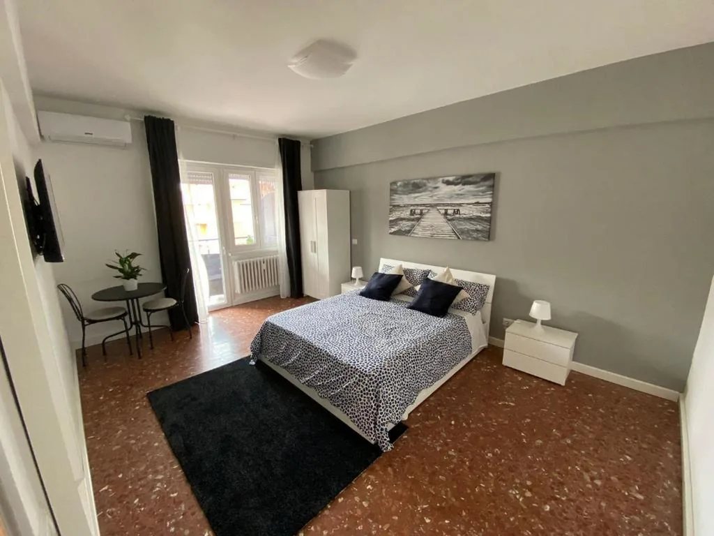 Deluxe Double Room with 1 Extra Bed — YTHA HOUSSE ROMA CENTRO