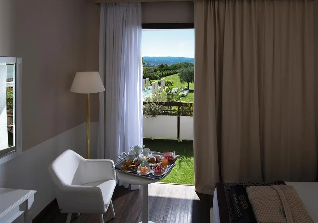 Camera Matrimoniale Deluxe con Accesso Spa e Vista Piscina — Hotel Salus Terme – Adults Only