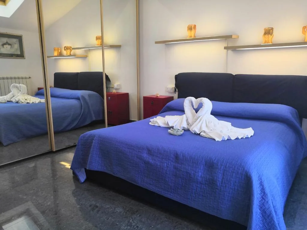 Deluxe Double Room with Private Bathroom and Sea View — Villa Patrizia