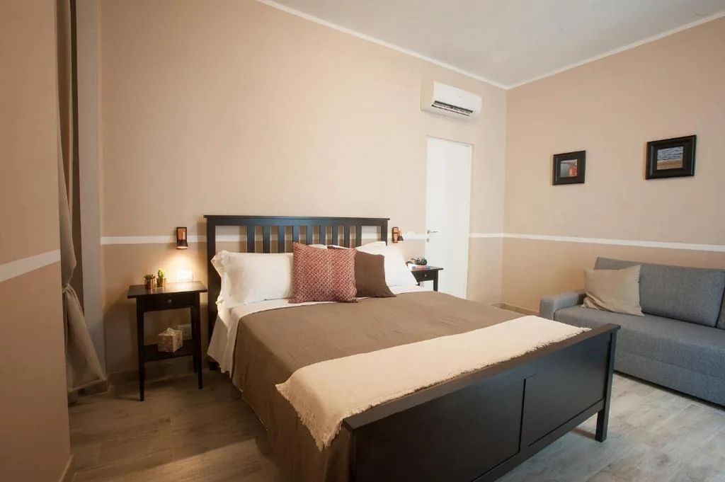 Deluxe Double Room with Balcony — 6th Land – Rent Rooms Affittacamere