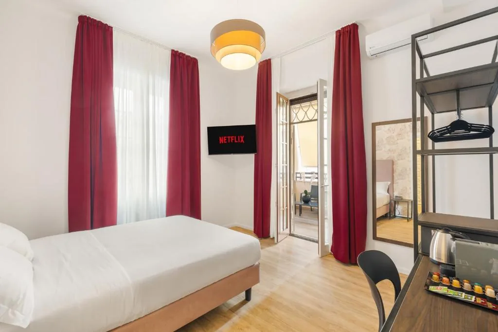 Camera Matrimoniale Deluxe con Balcone — Adelante rooms Piazza Bologna