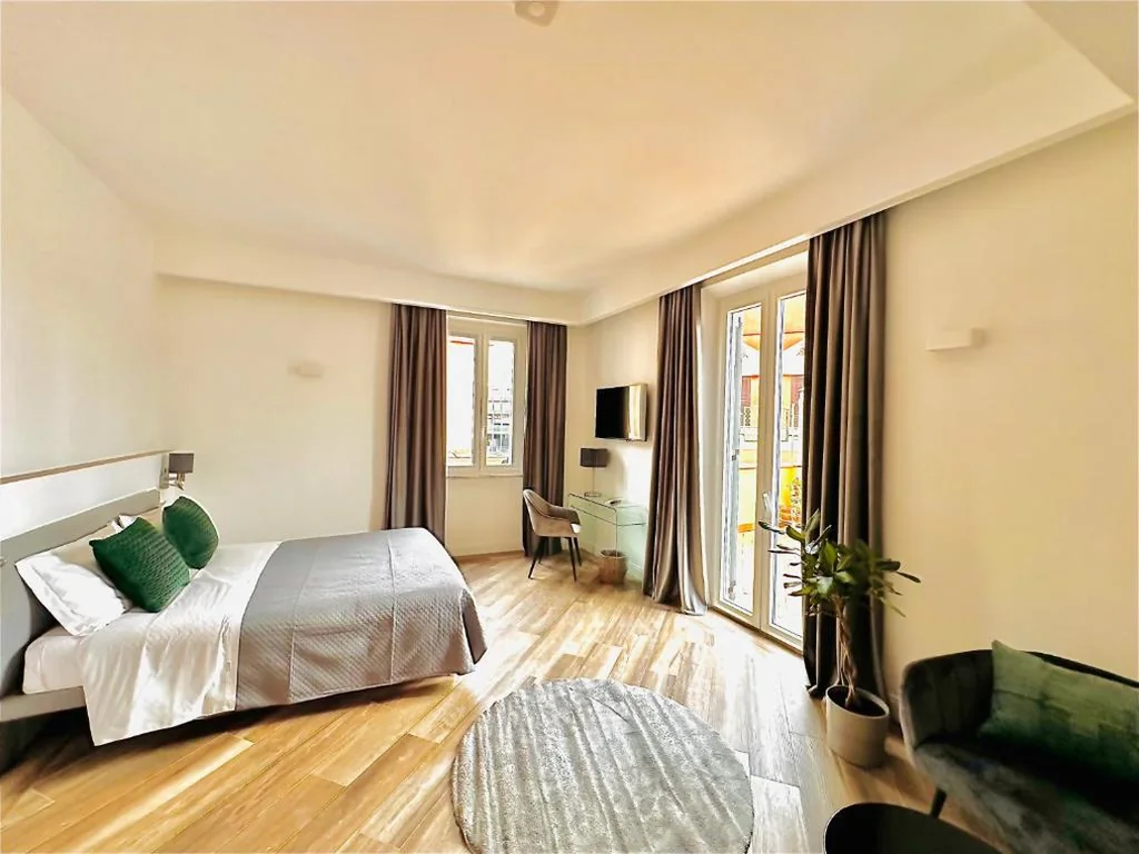 Camera Matrimoniale Deluxe con Balcone — All Comfort Astoria Palace
