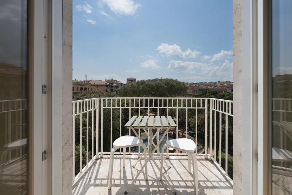 Deluxe Double Room with Balcony — Alma Sun Rooms – Testaccio Heart of Rome