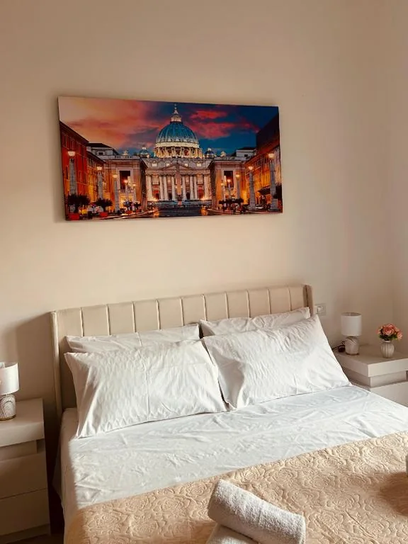 Camera Matrimoniale Deluxe con Balcone — Amor home guest house -200 m dalla metro A Subaugusta