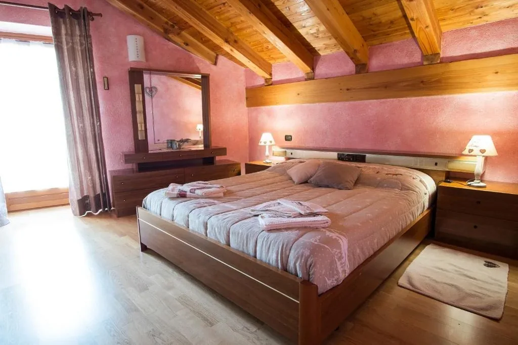 Camera Matrimoniale Deluxe con Balcone — B&B Au Coin Du Village