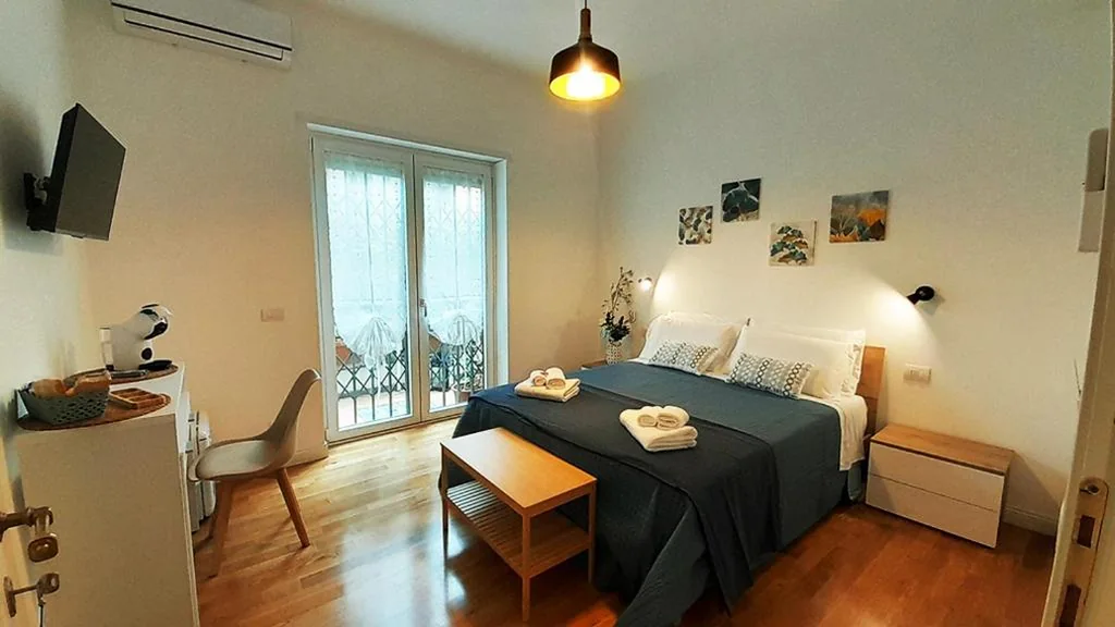 Camera Matrimoniale Deluxe con Balcone — B&B CasaBentivoglio