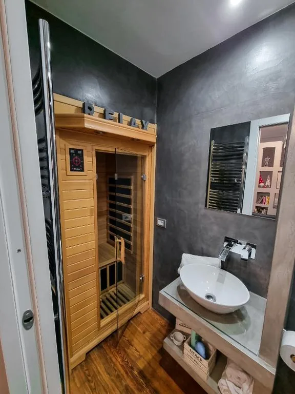 Deluxe Double Room with Balcony — b&b dolce casa con Sauna e cromoterapia
