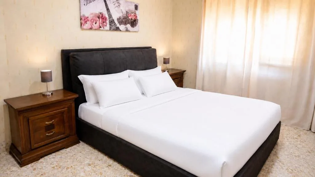 Deluxe Double Room with Balcony — B&B Garibaldi