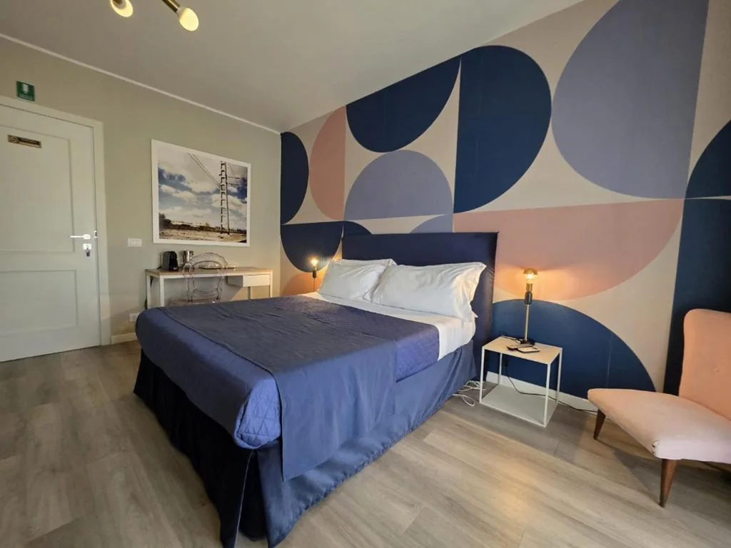 Camera Matrimoniale Deluxe con Balcone — Be Your Home – Guest House Seataly