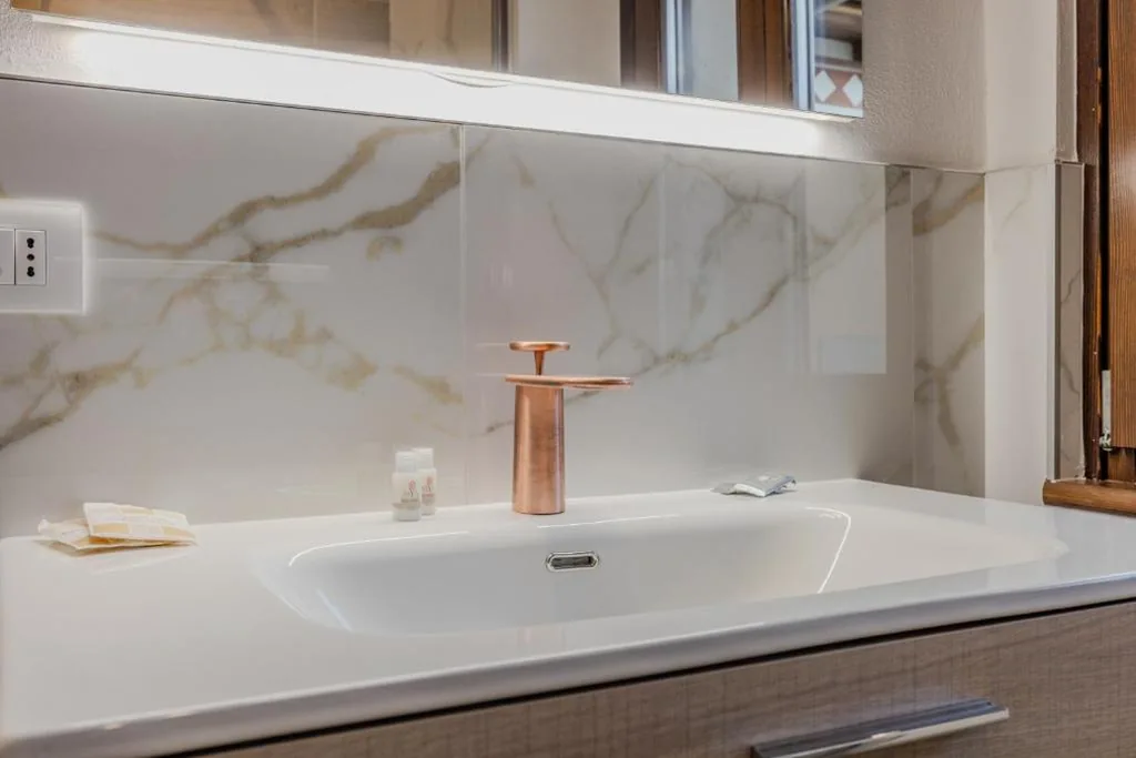 Deluxe Double Room with Balcony — Casa Tabarini