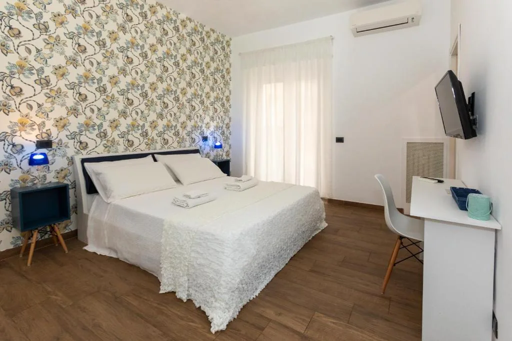 Deluxe Double Room with Balcony — Comfy Vatican Suite