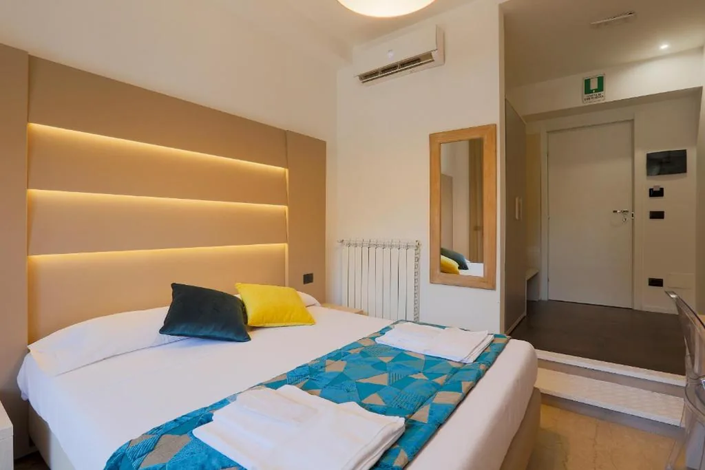 Camera Matrimoniale Deluxe con Balcone — DaVinci Relais Guest House