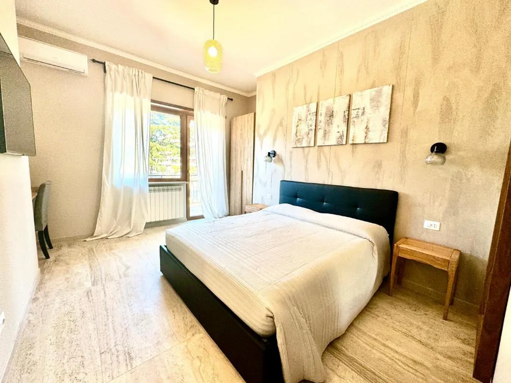 Deluxe Double Room with Balcony — Doina Guest House