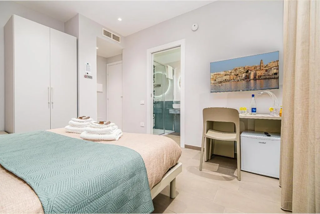 Camera Matrimoniale Deluxe con Balcone — Dolce Marea Bed&Spa
