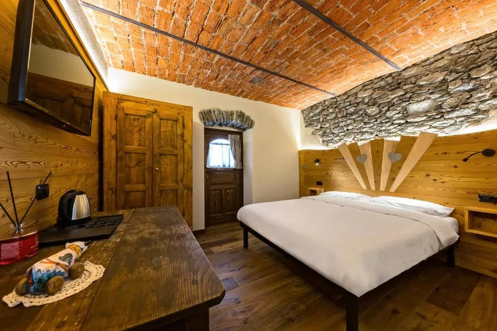 Camera Matrimoniale Deluxe con Balcone — Domaine Valleise – Wine & Rooms