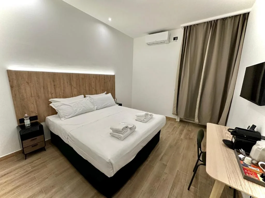Deluxe Double Room with Balcony — Domus house