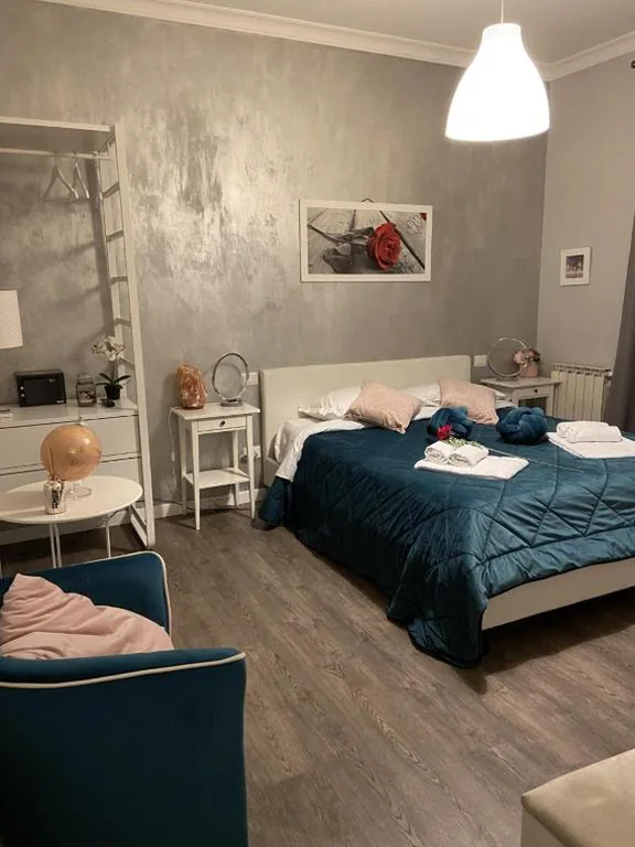 Camera Matrimoniale Deluxe con Balcone e Vista Città — A 2 Passi Dai Musei Luxury Guest House